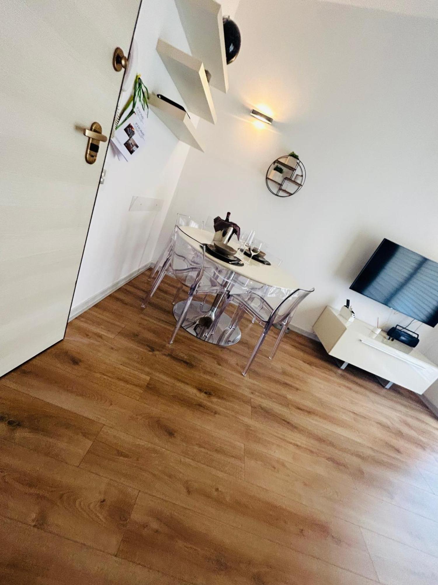 P. Home La Maddalena  Экстерьер фото
